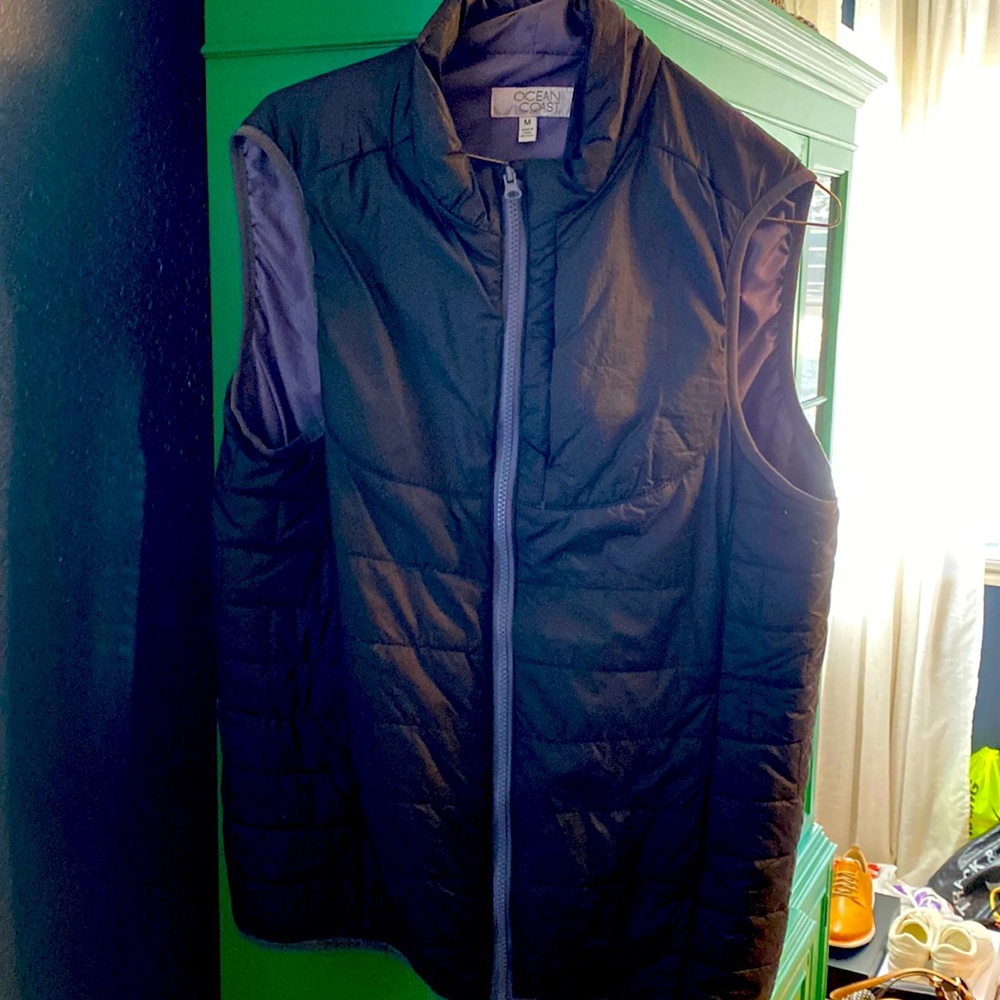 Puffy vest, side pockets that zip